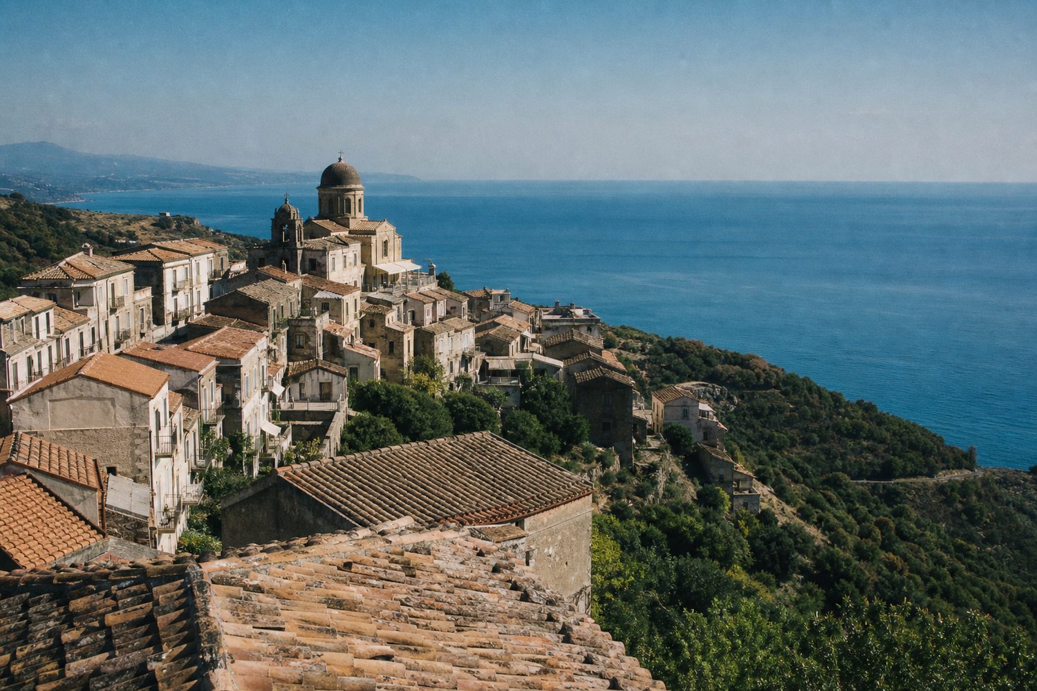 Borgo calabrese affacciato sul mare Ionio